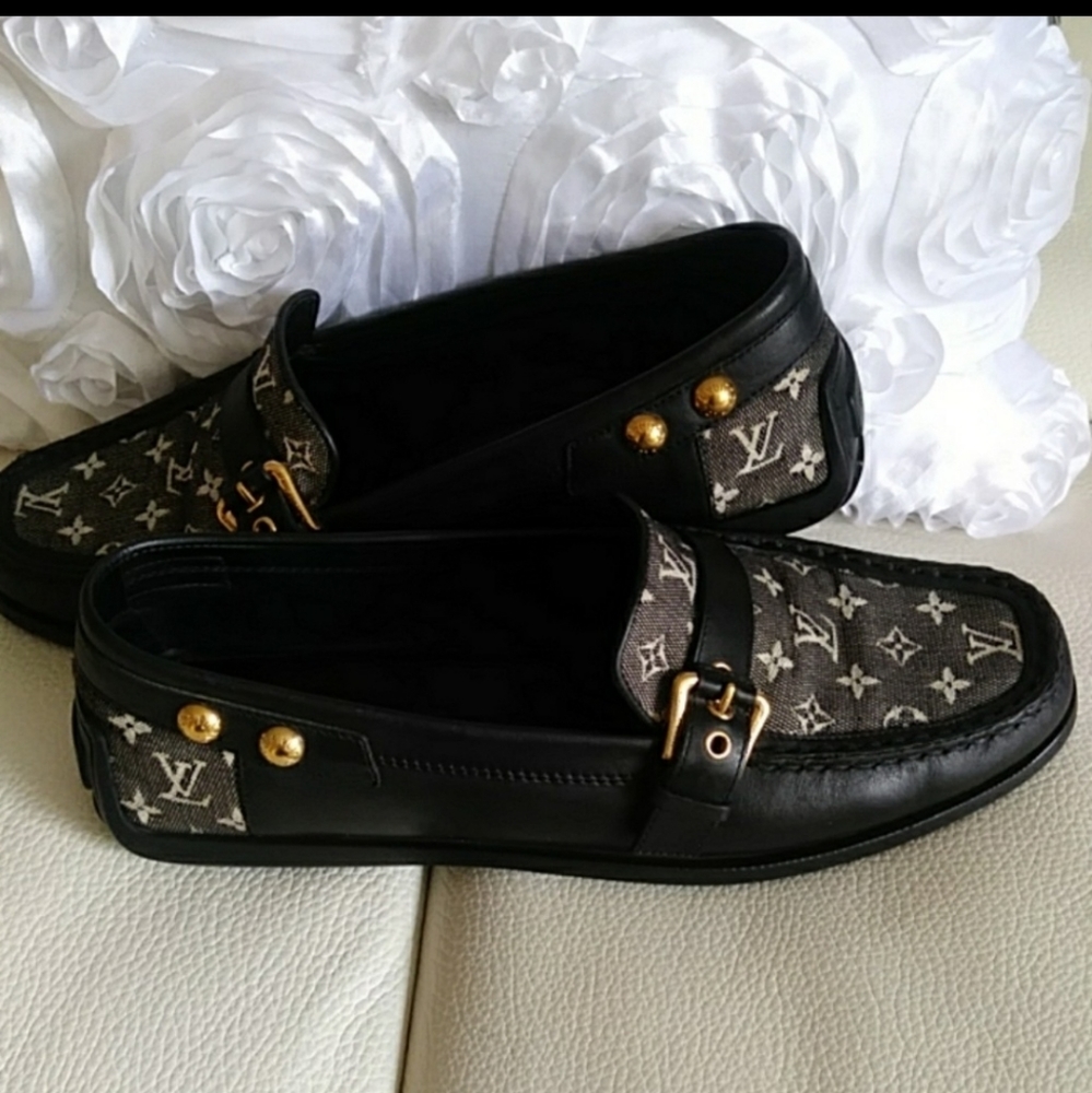 Gorgeous! LV -loafers  39 true to size Fit like 9
